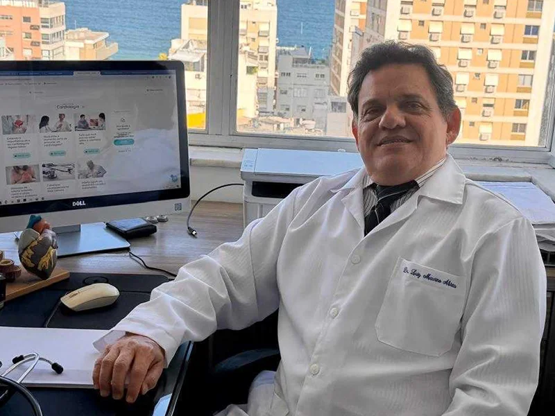 Dr. Luiz Maurino em atendimento por telemedicina